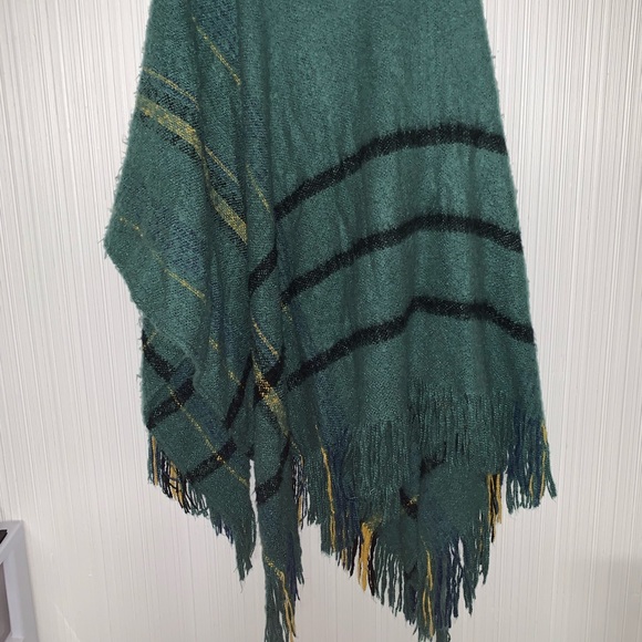 Free People Shawl - Super soft/cozy - Picture 5 of 5